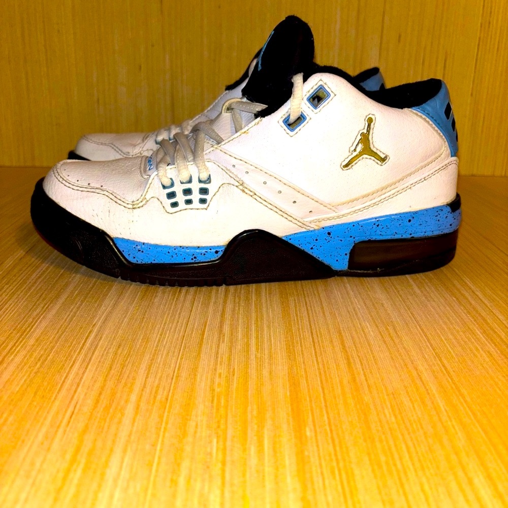 Jordan Flight 23 White Carolina Vintage